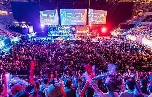 中场球员莫 中场球员莫